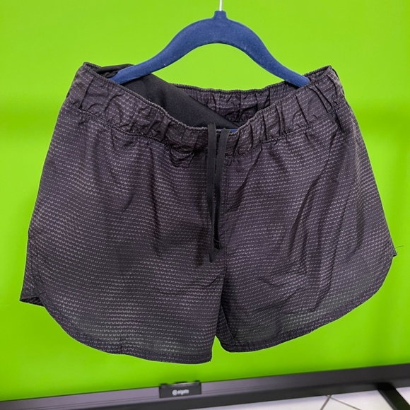 Shorts - Picture 3 of 4